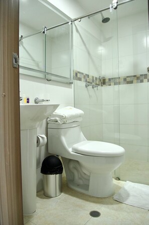 Rom – superior | Bad | Dusj, håndklær, såpe og sjampo