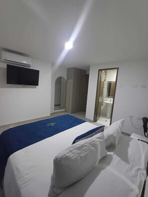 Habitación individual estándar | Escritorio y espacio para trabajar con laptop 