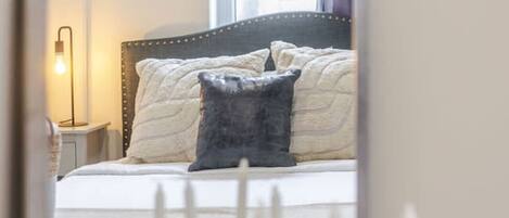 Bureau, fer et planche à repasser, Wi-Fi, draps fournis