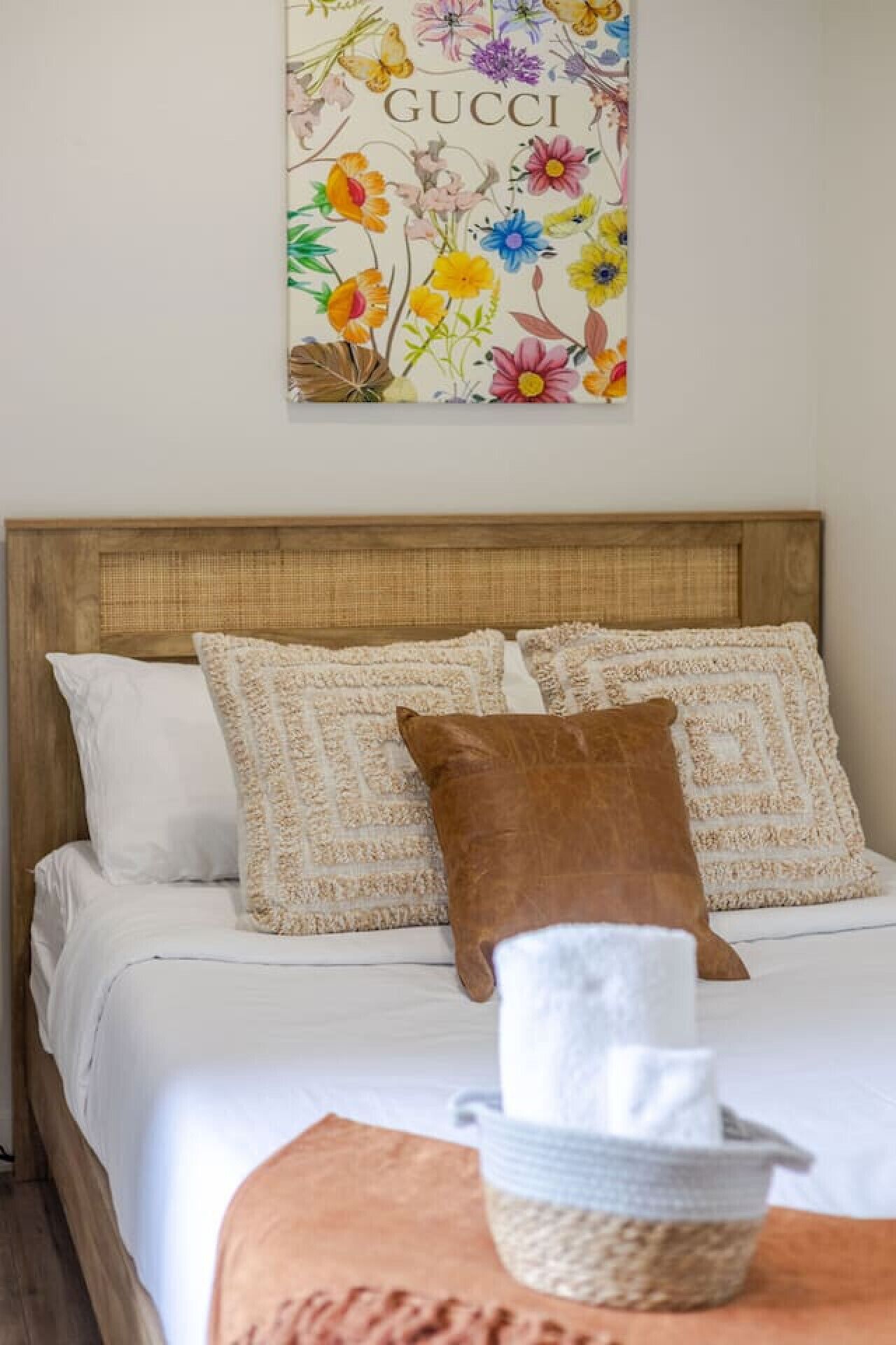 办公桌、熨斗/熨衣板、WiFi、床单