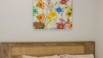 Bureau, fer et planche Ă repasser, Wi-Fi, draps fournis