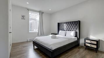 Escrivaninha, ferros/tábuas de passar roupa, Wi-Fi, roupa de cama