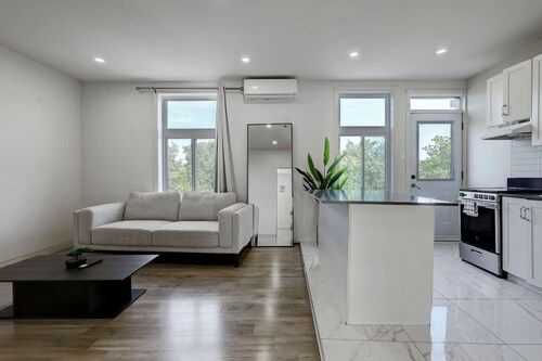 Modern MTL Getaway– A Sleek NDG Escape