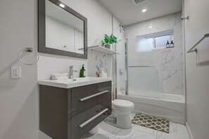 Hair dryer - NDG Loft |A Contemporary Urban Retreat (Montreal)