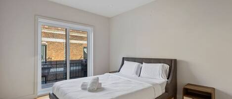 Bureau, fer et planche à repasser, Wi-Fi, draps fournis