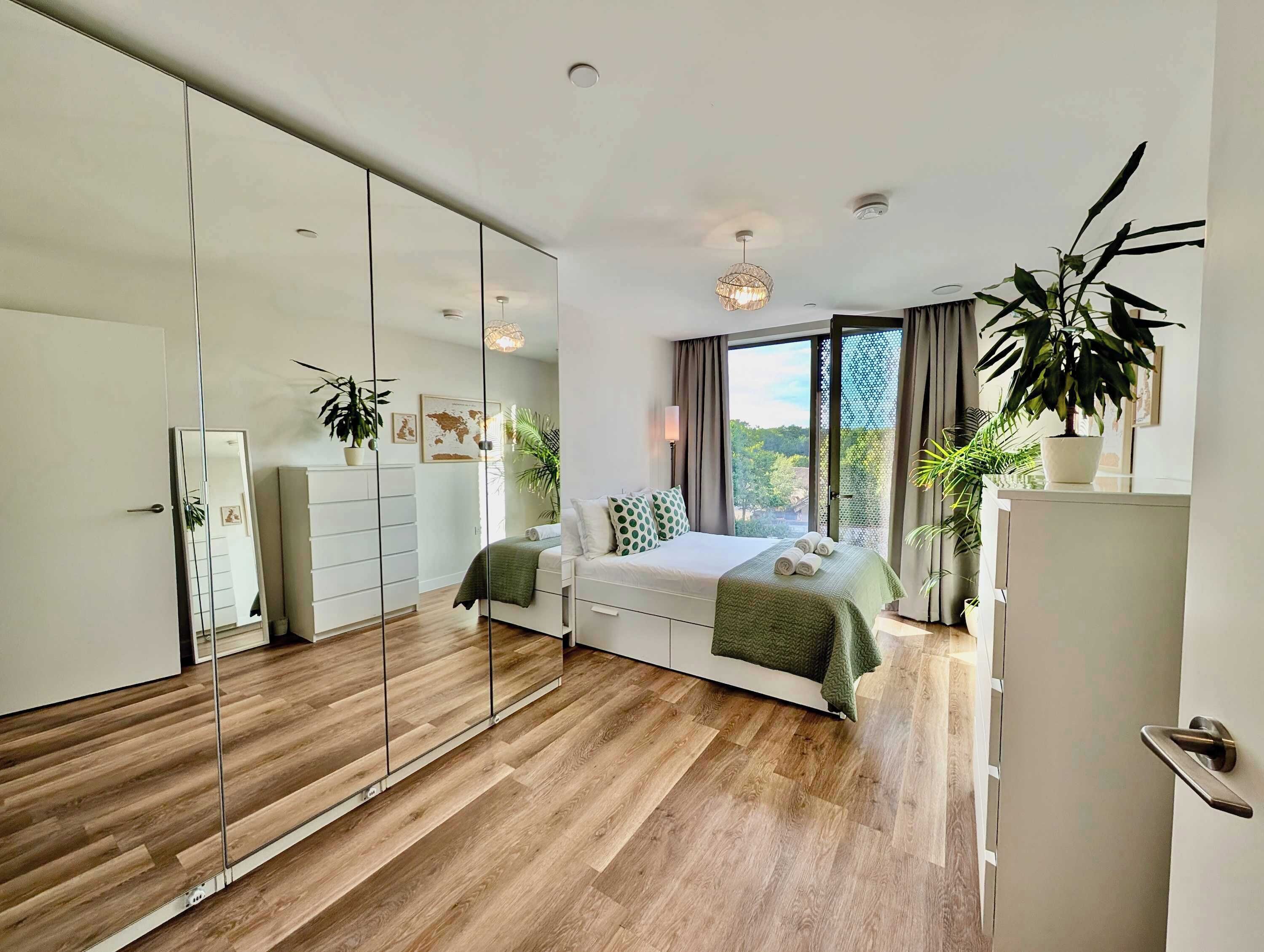 Bureau, fer et planche à repasser, Wi-Fi, draps fournis