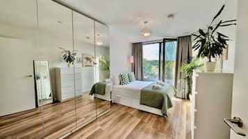 Bureau, fer et planche Ă repasser, Wi-Fi, draps fournis