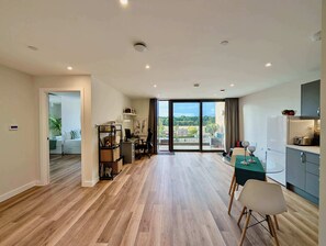 Interior - Charming Flat in Sheerwater Near Attractions (Sheerwater)