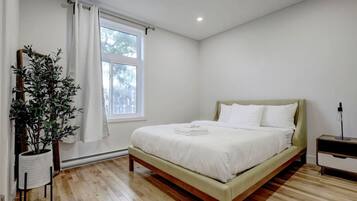 Desk, iron/ironing board, WiFi, bed sheets