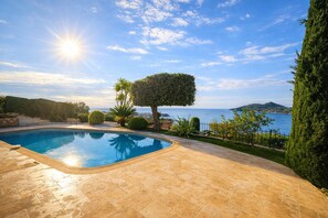 Pool - Air-conditioned sea view villa with pool - 6 bedrooms - Close to beaches (Saint-Raphaël)