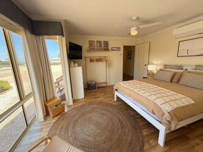 Iron/ironing board, free WiFi - Sea Change-5 bedrooms! plenty of room for the boat-Off Peak Special available (Coobowie)