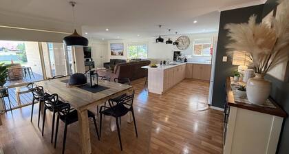 Sea Change-5 bedrooms! plenty of room for the boat-Off Peak Special available