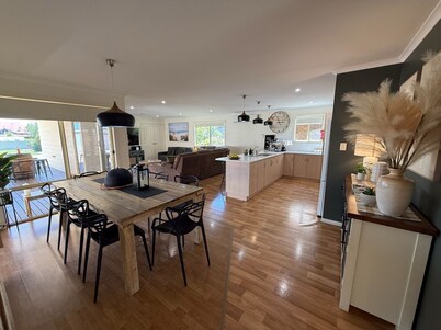 Sea Change-5 bedrooms! plenty of room for the boat-Off Peak Special available