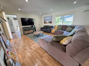 TV, DVD player - Sea Change-5 bedrooms! plenty of room for the boat-Off Peak Special available (Coobowie)