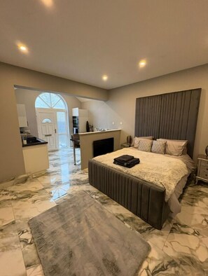 1 bedroom, free WiFi, bed sheets