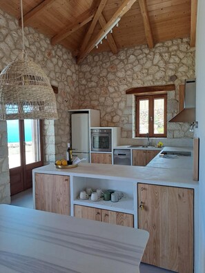 Réfrigérateur, four, plaque de cuisson, lave-vaisselle