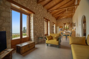 TV, video games - Villa 'Melivaroni' with Sea View, Wi-Fi and Air Conditioning (Lefkada)
