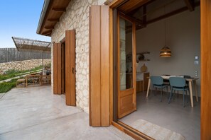 Outdoor dining - Villa 'Melivaroni' with Sea View, Wi-Fi and Air Conditioning (Lefkada)