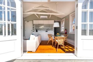 Apartment, Terrasse, Stadtblick (1 cama de casal) | Speisen im Freien