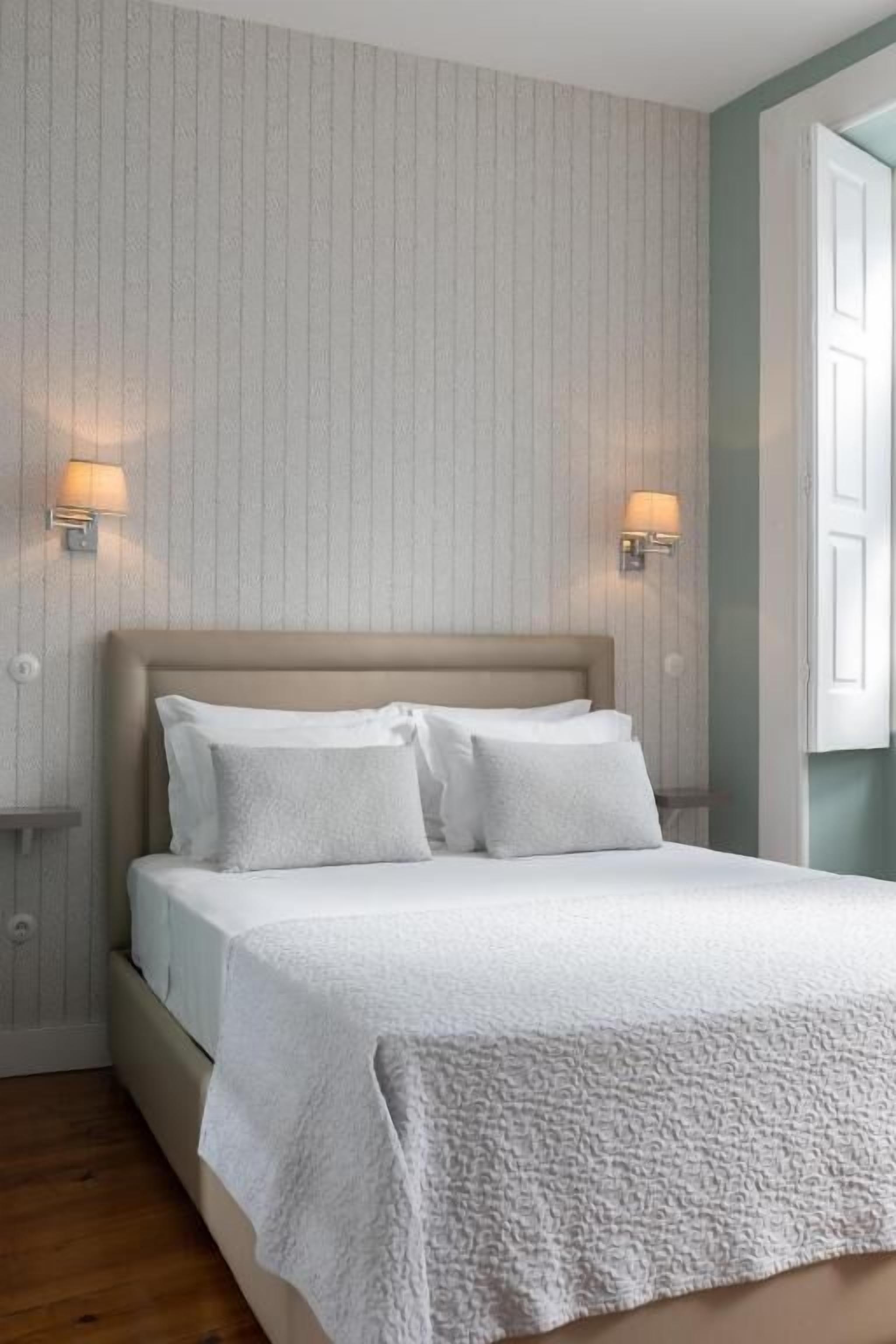 Iron/ironing board, free WiFi