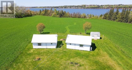 Lupin Cottage – Trailside Waterfront Getaway