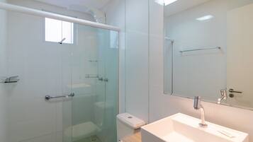 Apartamento básico | Banheiro | Chuveiro