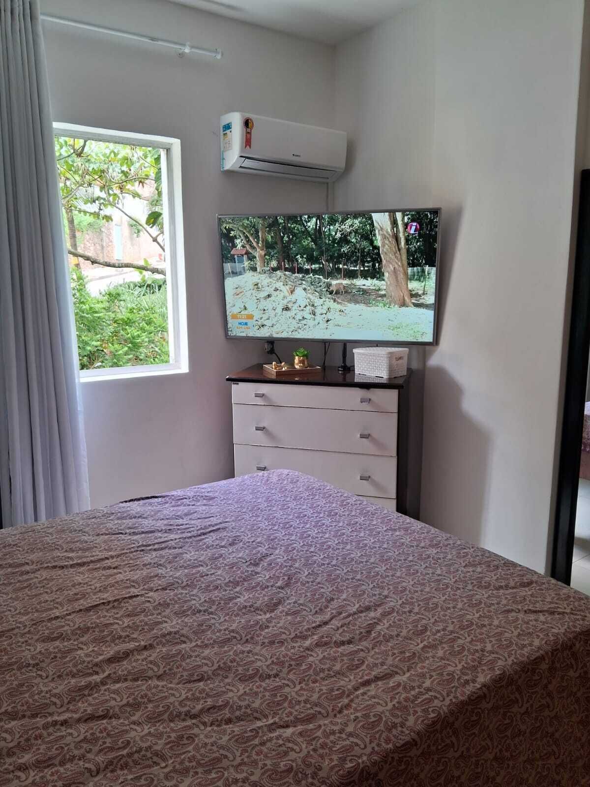 Iron/ironing board, internet, bed sheets