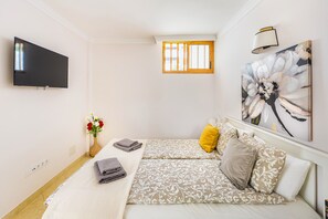 Bügeleisen/Bügelbrett, WLAN, Bettwäsche