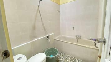 Standard Double Room | Bathroom | Shower
