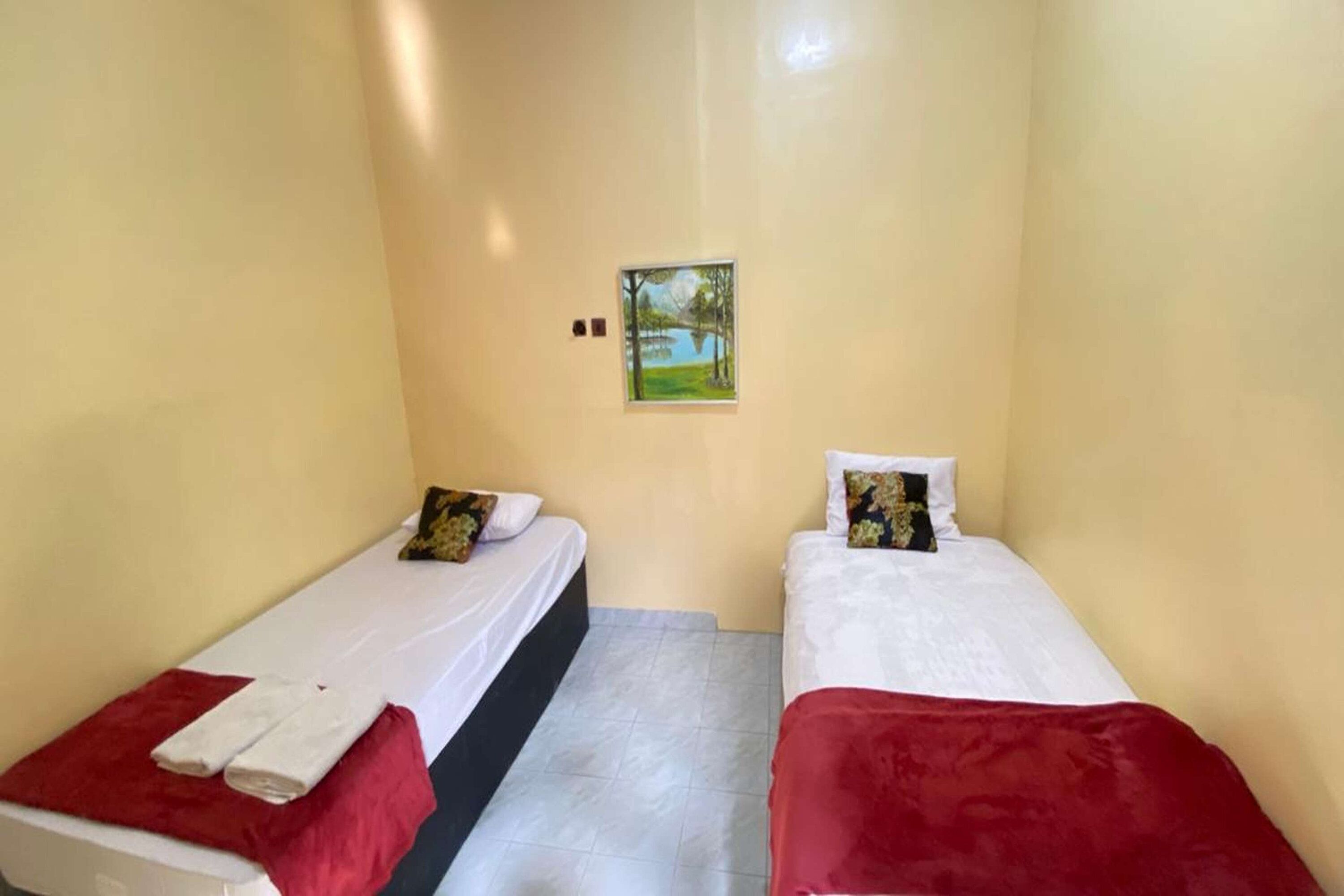 Standard Twin Room | Free WiFi, bed sheets