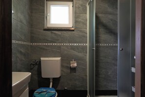 Bruser, hårtørrer, håndklæder