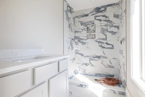 Interior - Carolina Dune, NEW CONSTRUCTION Oceanfront 10BR 12.5BA! (Emerald Isle)