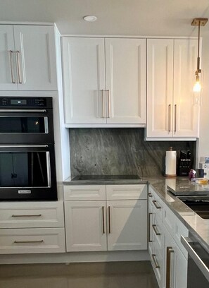 Private kitchen - Enjoyable 1-bedroom condo in vibrant Miami Beach perfect for relaxing (Miami Beach)