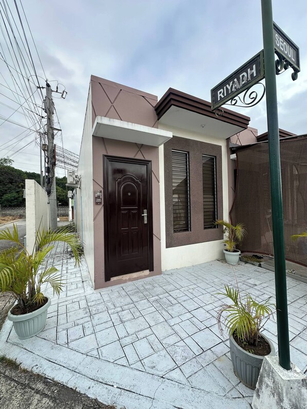 Exterior detail - Cozy 1-bedroom House Rental in Hermosa, Philippines (Hermosa)