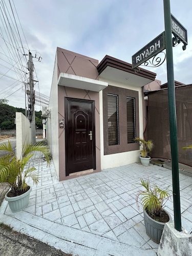 Cozy 1-bedroom House Rental in Hermosa, Philippines