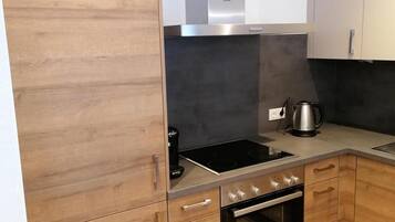 Kühlschrank, Ofen, Herdplatte, Geschirrspüler