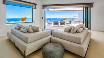 Luxury Villa, 5 Bedrooms, Sea View | Interior