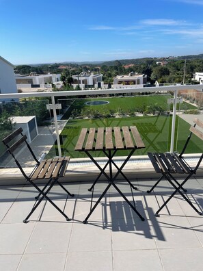 Outdoor dining - Casa Céu Azul - Gorgeous 3-bedroom villa in charming Nadadouro (Nadadouro)