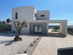 Exterior - Casa Céu Azul - Gorgeous 3-bedroom villa in charming Nadadouro (Nadadouro)