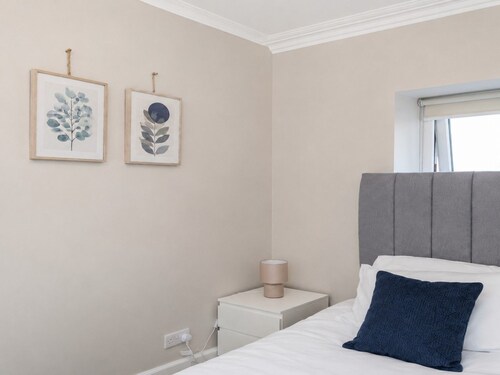 Sleeps 5 | 2 Bedrooms | Hawick