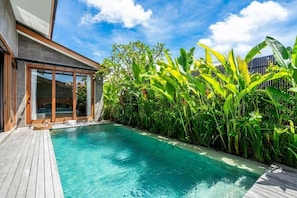 Vila, sacada, vista para o jardim | Piscina | Piscina externa