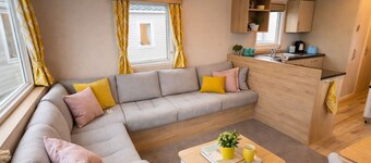 M&B's Getaway-1 minute walk away from sea, the best place to relax with games