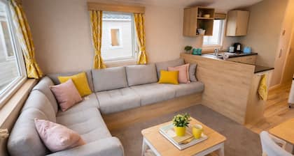 M&B's Getaway-1 minute walk away from sea, the best place to relax with games