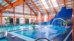 An indoor swimming pool with a water slide and safety barriers. - M&B Holiday,Cozy Beach side Caravan 4 Beds, 3 Sofa Bed, 7 Sleep,Wifi&Tea,Parking (Saint Osyth)