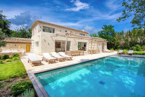 SAINT-TROPEZ - NEAR CENTER AND BEACH - 5 BEDROOMS - HEATED POOL