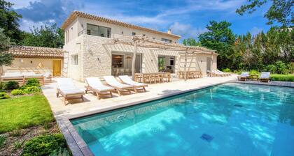 SAINT-TROPEZ - NEAR CENTER AND BEACH - 5 BEDROOMS - HEATED POOL