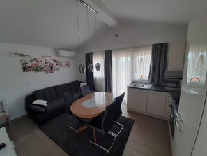 Interior - Two Bedroom Apartment (Vinišće)