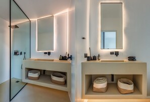 Luxury Villa, 4 Bedrooms, Sea View | Bathroom - Paros Villa Skylines Estate III (Paros)