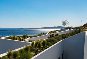 Luxury Villa, 4 Bedrooms, Sea View | Property grounds - Paros Villa Skylines Estate III (Paros)
