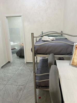 مكواة/لوح كي وواي فاي وملاءات أسرّة